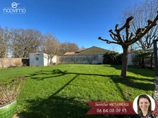 Maison familiale avec vie de plain-pied, piscine couverte et