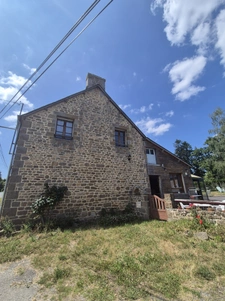 Maison en pierres avec jardin, véranda, grand garage et gren