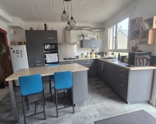 Maison en pierres avec jardin, véranda, grand garage et gren