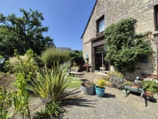 Maison en pierres rénovée en centre ville 4 chambres garage 