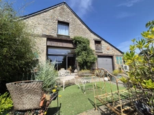 Maison en pierres rénovée en centre ville 4 chambres garage 