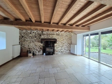 Maison familiale en pierres rénovée 4 chambres sur beau terr