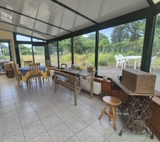 Maison en pierres avec jardin, véranda, grand garage et gren
