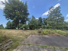 Maison en pierres avec jardin, véranda, grand garage et gren