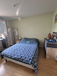 Maison 4 chambres garage, jardin, terrain clos, commerces à 