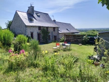 Maison en pierres rénovée 3 chambres 1 bureau terrain 540m2