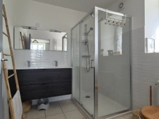  Maison en pierres rénovée 4 chambres et un bureau sur un te