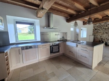 Maison familiale en pierres rénovée 4 chambres sur beau terr