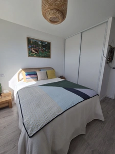  Maison en pierres rénovée 4 chambres et un bureau sur un te