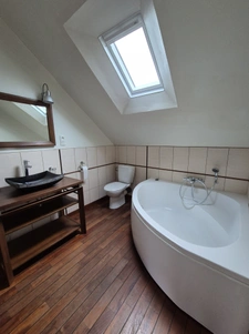 Maison familiale en pierres rénovée 4 chambres sur beau terr