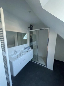 Maison 4 chambres cour et garage centre bourg