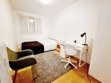 4  PIECES 70 m2 DERNIER ETAGE AVEC PLACE DE PARKING 