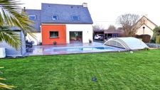 BELLE MAISON CONTEMPORAINE AVEC PISCINE