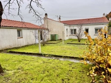 maison de plain-pied de 97m2 avec dépendances et jardin, 3 c