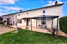 belle demeure en pierres, 2 chambres, piscine, dépendances