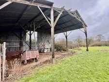 Maison à rénover avec activité équestre possible 2 chambres 