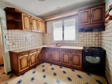 maison de plain-pied de 97m2 avec dépendances et jardin, 3 c