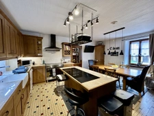 belle demeure en pierres, 2 chambres, piscine, dépendances