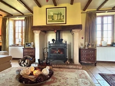 Domaine de campagne comprenant 3 habitations, un lac, un boi