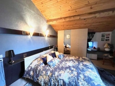 Ancienne grange rénovée de 3 chambres avec gîte, dépendances