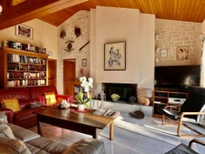 Maison de 123 m2 avec grand terrain, piscine couverte, 3 cha