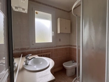 maison de plain-pied de 97m2 avec dépendances et jardin, 3 c