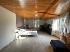 Maison type longère de 5 chambres, garages, grand terrain, é