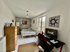 Maison de 6 chambres, salon, cuisine, coeur de ville de Civr