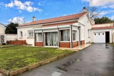 maison de plain-pied de 97m2 avec dépendances et jardin, 3 c