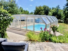 Maison de 123 m2 avec grand terrain, piscine couverte, 3 cha