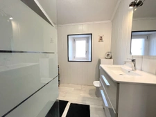 Maison type longère de 5 chambres, garages, grand terrain, é