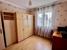 maison de plain-pied de 97m2 avec dépendances et jardin, 3 c