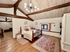 belle demeure en pierres, 2 chambres, piscine, dépendances