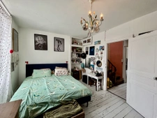 Maison de 6 chambres, salon, cuisine, coeur de ville de Civr