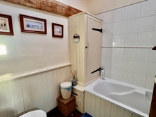 Domaine de campagne comprenant 3 habitations, un lac, un boi