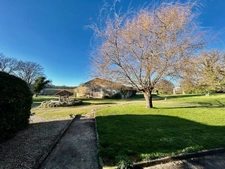 Domaine de campagne comprenant 3 habitations, un lac, un boi