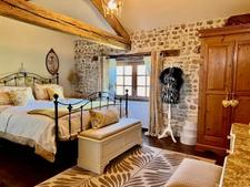 Domaine de campagne comprenant 3 habitations, un lac, un boi