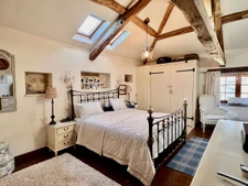 Domaine de campagne comprenant 3 habitations, un lac, un boi