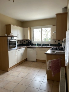 Plain-pied avec grand jardin arboré - Bungalow with large la