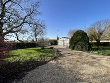 Plain-pied avec grand jardin arboré - Bungalow with large la