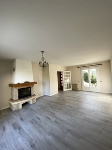 Plain-pied avec grand jardin arboré - Bungalow with large la