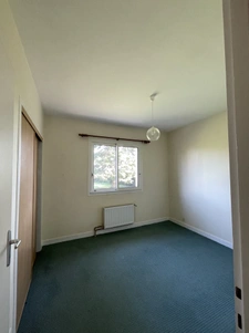 Plain-pied avec grand jardin arboré - Bungalow with large la