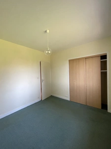 Plain-pied avec grand jardin arboré - Bungalow with large la