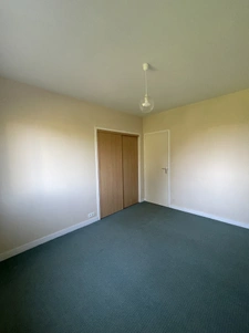 Plain-pied avec grand jardin arboré - Bungalow with large la