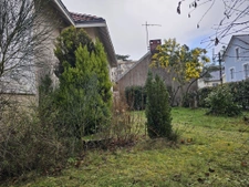Nantes La Perverie, maison avec un garage et jardin.