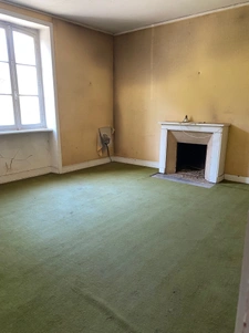 Immeuble à rénover   Usage commercial   Centre-bourg de Chât