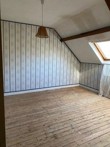 Maison de ville à rénover   115 m2   Stationnement   Château