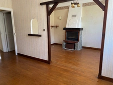 Maison de ville à rénover   115 m2   Stationnement   Château