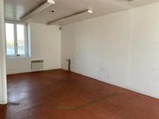 Immeuble à rénover   Usage commercial   Centre-bourg de Chât