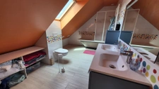 Au calme à La Suze-sur-Sarthe : maison récente avec 4 chambr
